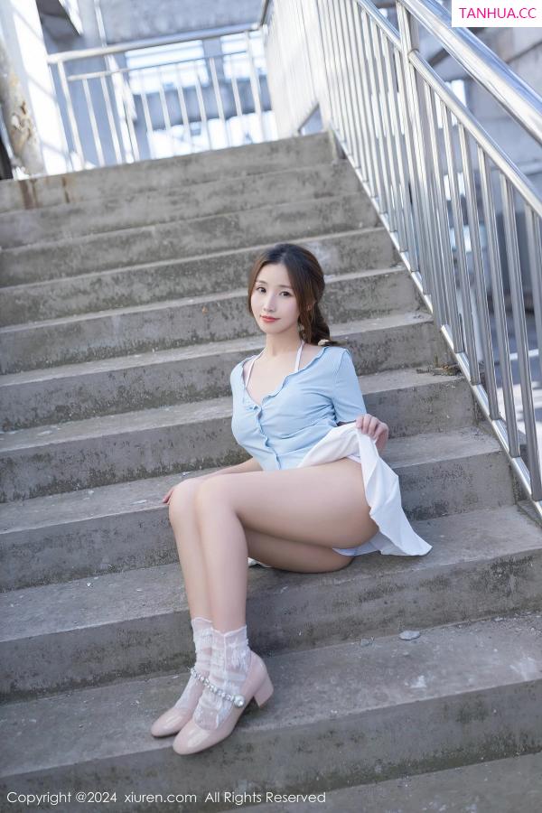   [XiuRen]高清写真图 2024.04.10 No.8369 杏子Yada 短裙美腿第12张图片